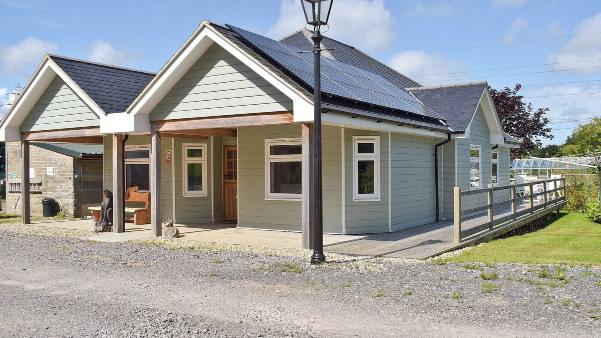 Ryde Cottage | Red Squirrel Lodge - UKC677