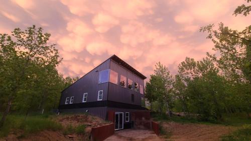 Sheridan Cabin | Red-tailed Hawk Inn at Grand Park