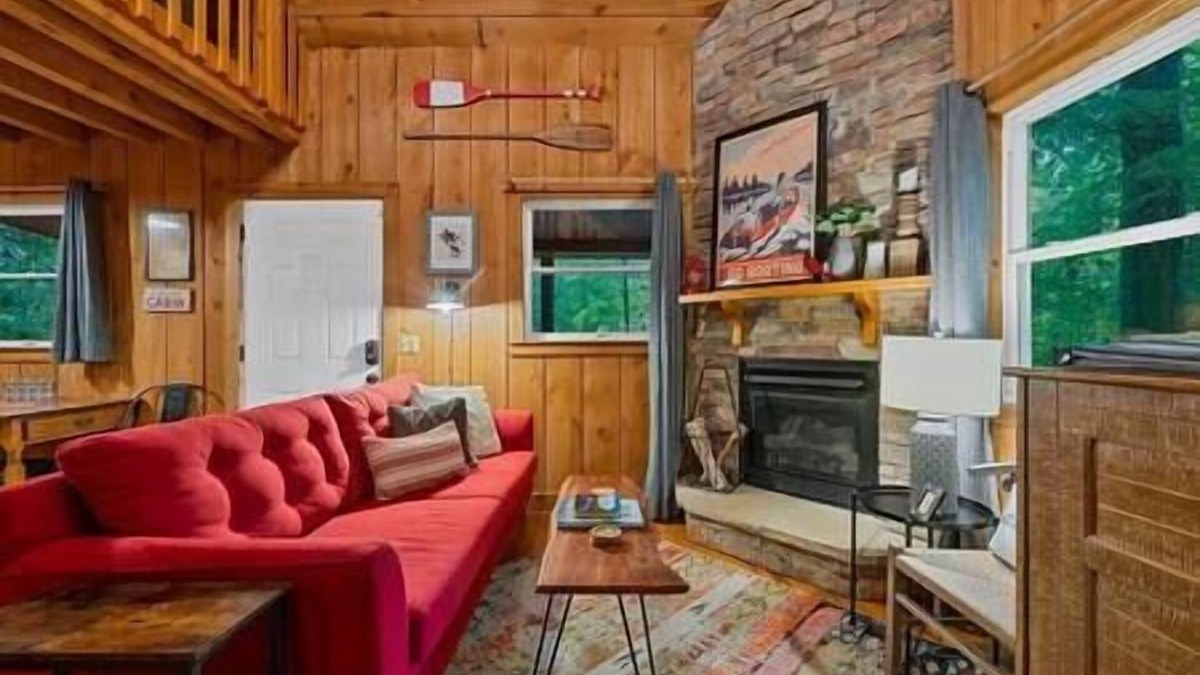 Bee Spring Cabin | Redbird Hideaway With Hot Tub