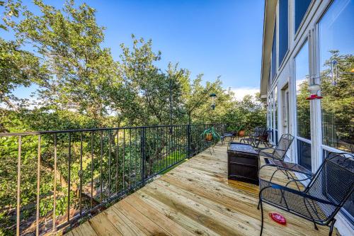 Oatmeal Cabin | Redbird Retreat On Lake Travis