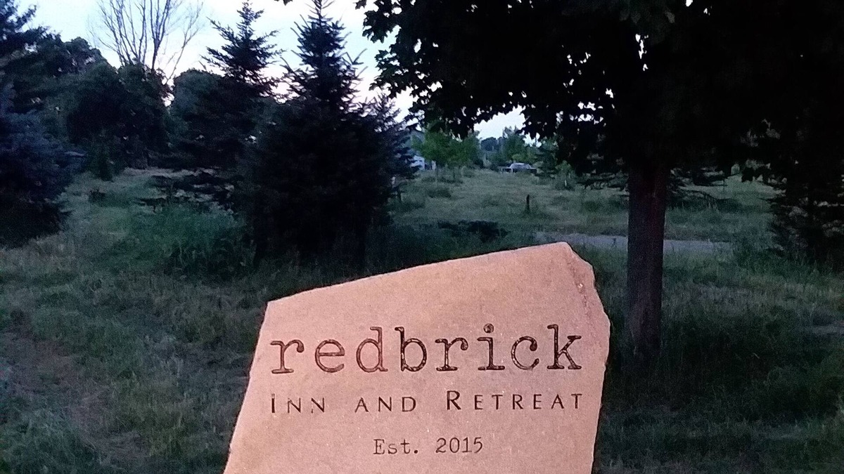 Butte Des Morts House | Redbrick Inn Hickory Suite