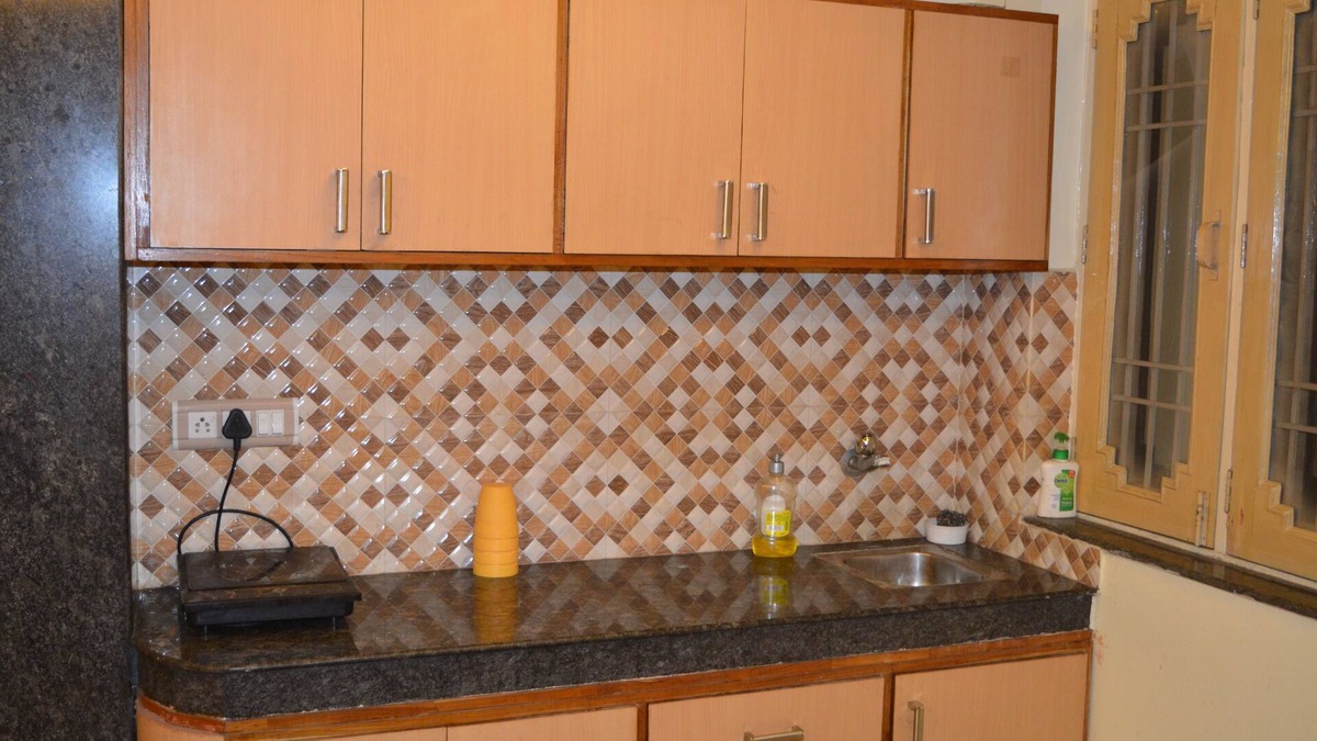 Alambagh Apartment | Redchillies Studio Apartment [ Bedroom + Study Room ] - Sleeps 4