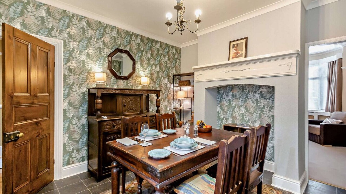 Old Colwyn Apartment | Redcote - One Bedroom Apartment, Sleeps 2
