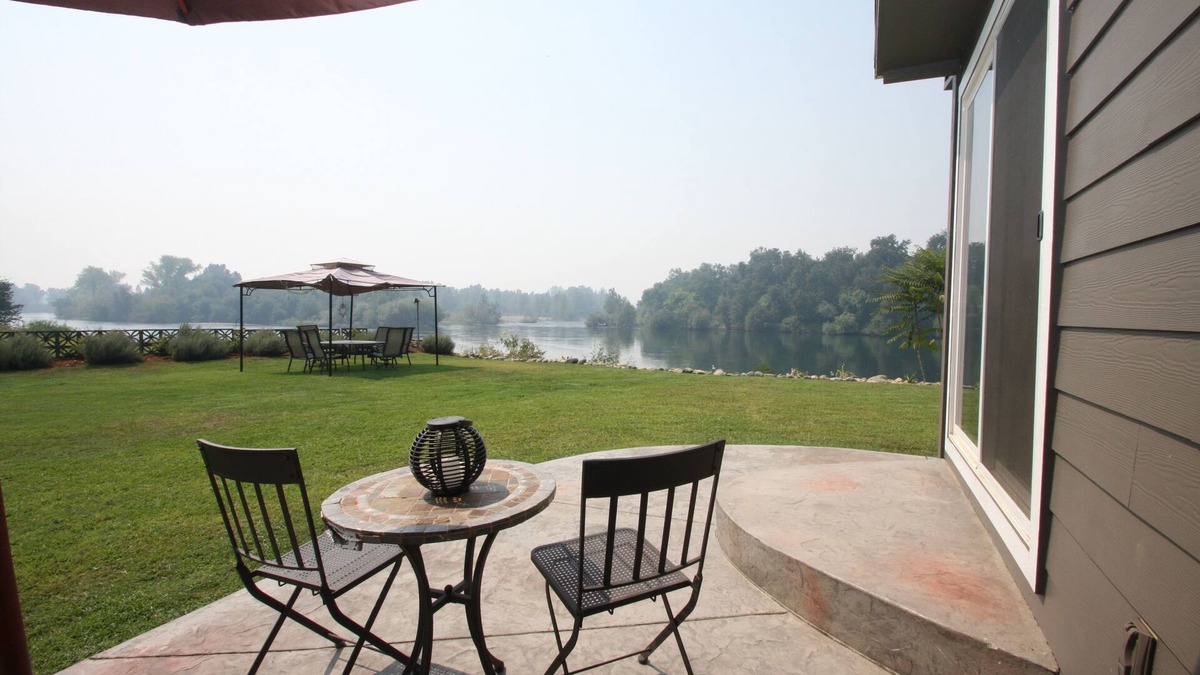 South Bechelli House | Redding River House II, Stunning River Location.