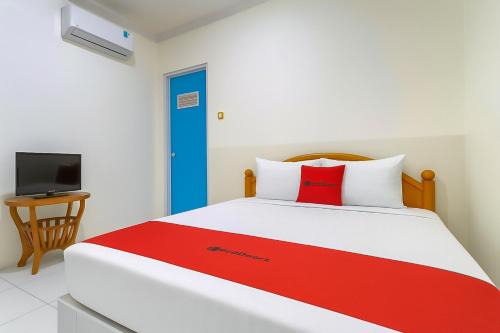 Pameungpeuk Hotel | RedDoorz at Banana Boat Santolo Garut