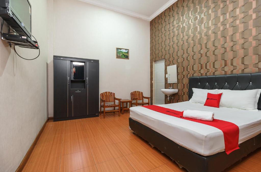 Parapat Hotel | RedDoorz at Sedayu 2 Near Danau Toba Parapat