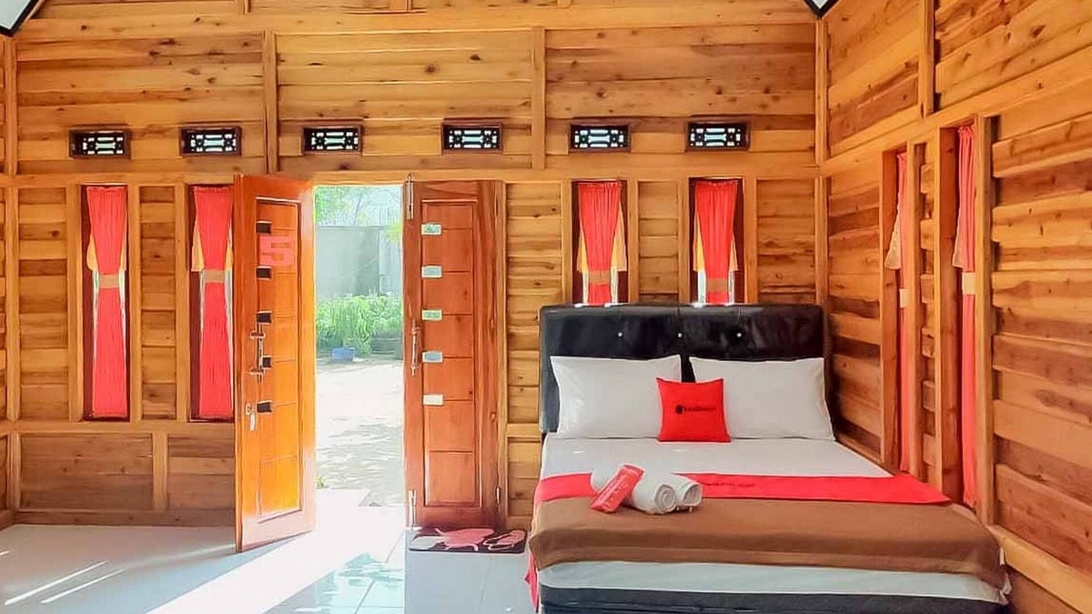 Ciwaru Hotel | RedDoorz @ Geopark Ciletuh Sukabumi