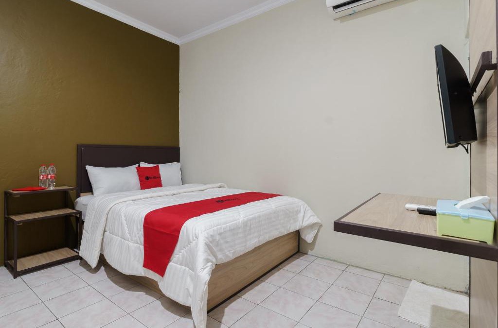 Karawang House | RedDoorz near Cikampek Mall Karawang