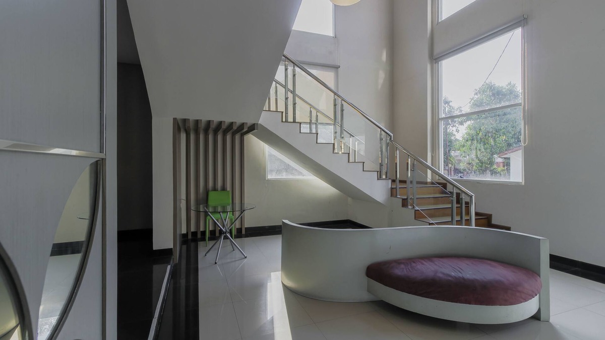 West Cirebon Hotel | RedDoorz near Goa Sunyaragi
