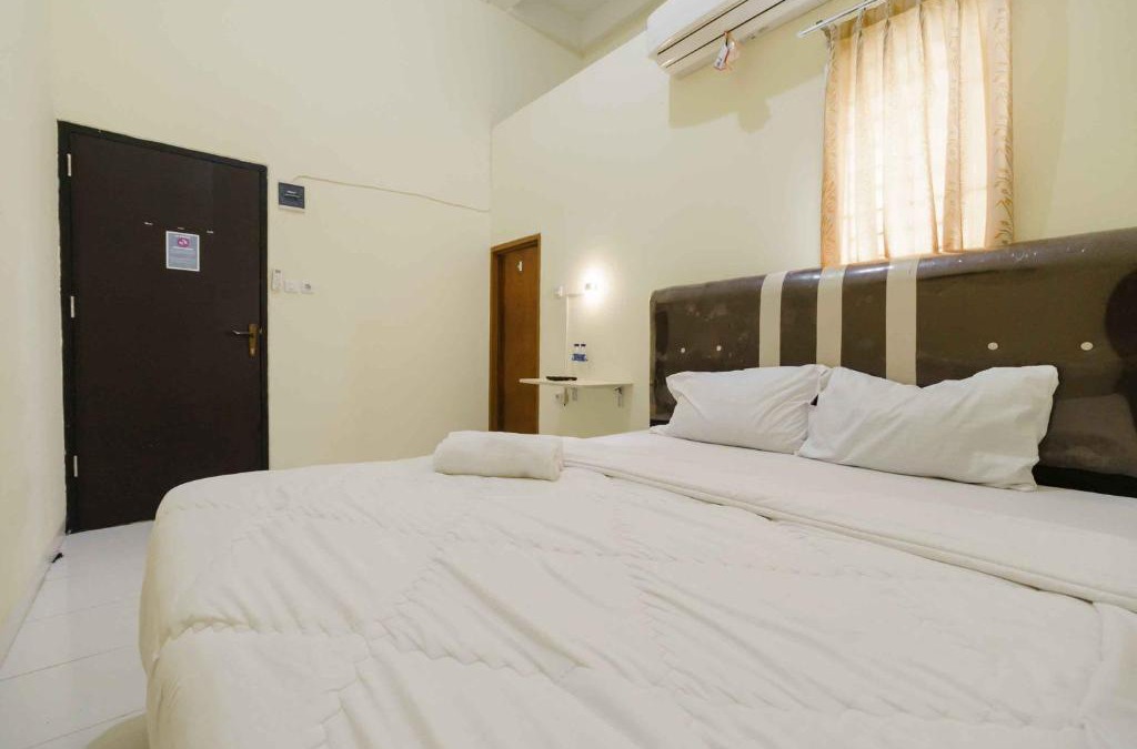 Palembang Hotel | RedDoorz near OPI Mall Palembang 2