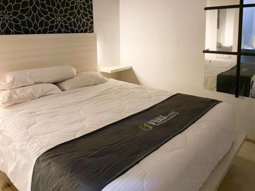 Pati Hotel | RedDoorz near Pantai Idola Banyutowo Hotel D'LLALA