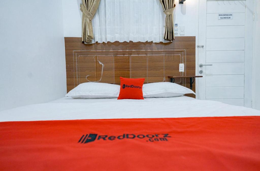 Pandan Hotel | RedDoorz near Pantai Pandan Sibolga