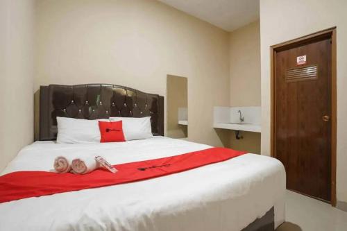 Rajabasa Hotel | RedDoorz near UBL Lampung 2