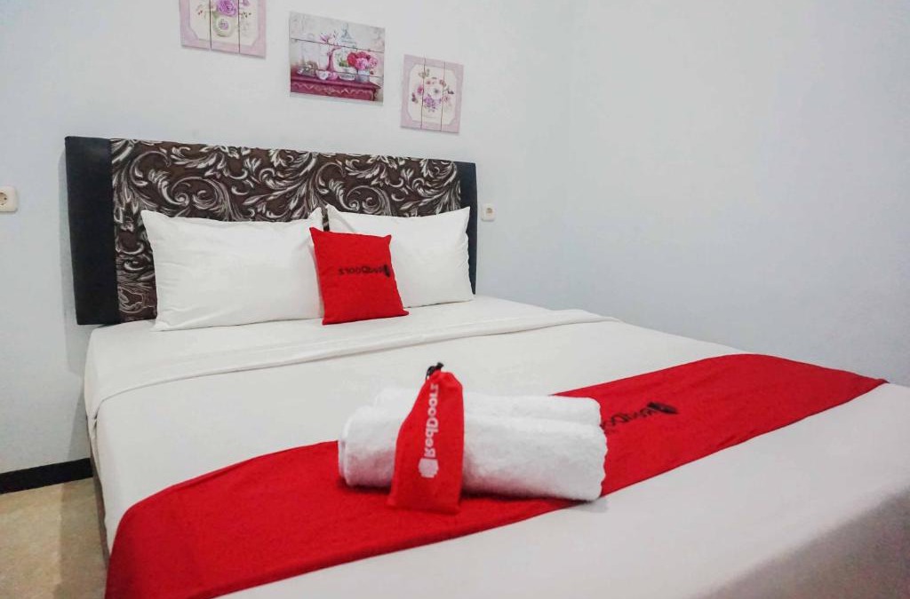 Malang Hotel | RedDoorz near Velodrome Malang 2