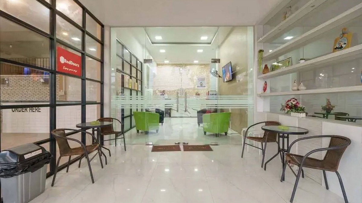 Medan Hotel | RedDoorz Plus @ Cemara Asri Medan