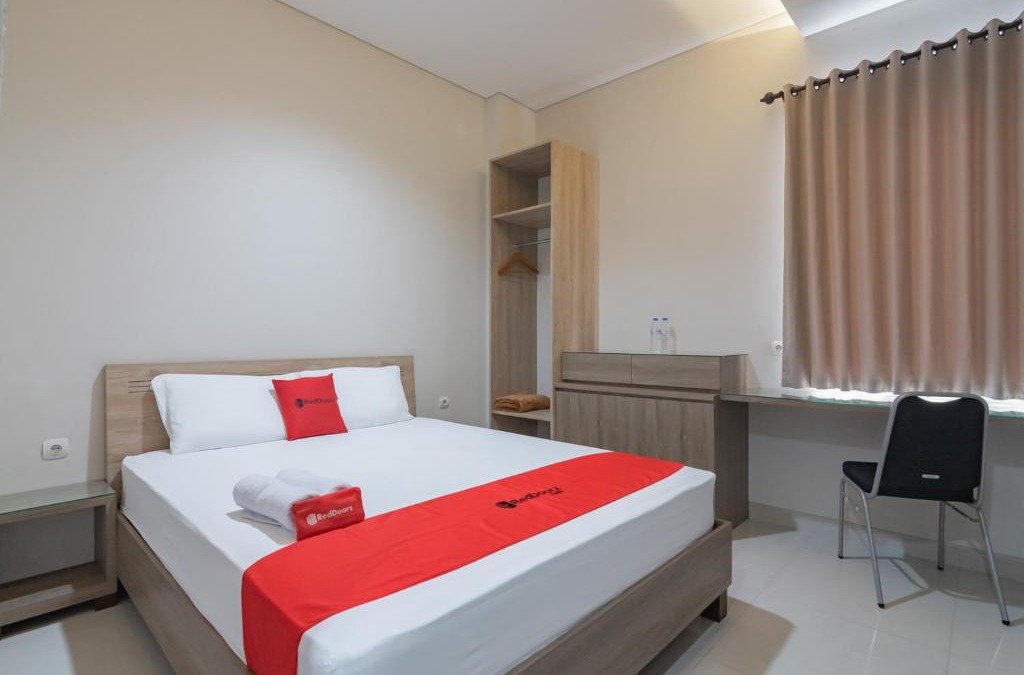 West Cirebon Hotel | RedDoorz Plus @ Cirebon City Center