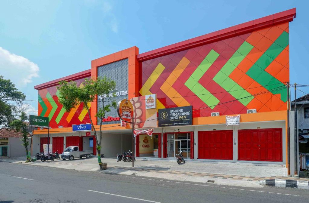 Pati Hotel | RedDoorz Plus @ Jl Pemuda Pati