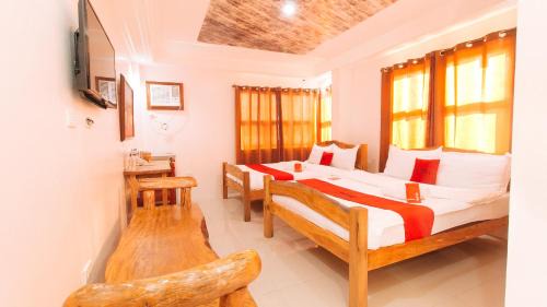San Jose City Hotel | RedDoorz Plus @ Jollydays Hotel Nueva Ecija