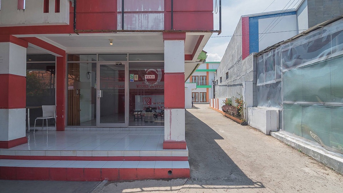 Cigugur House | RedDoorz Plus near Alun Alun Kuningan