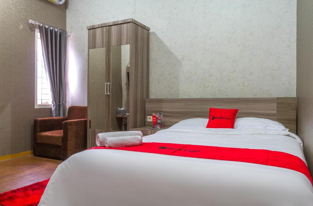 Cileunyi House | RedDoorz Plus near IPDN
