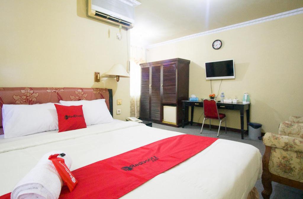 Bitung Hotel | RedDoorz plus near Pelabuhan Bitung
