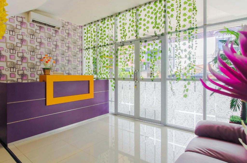 Bekasi Timur Hotel | RedDoorz Plus near Stasiun Bekasi