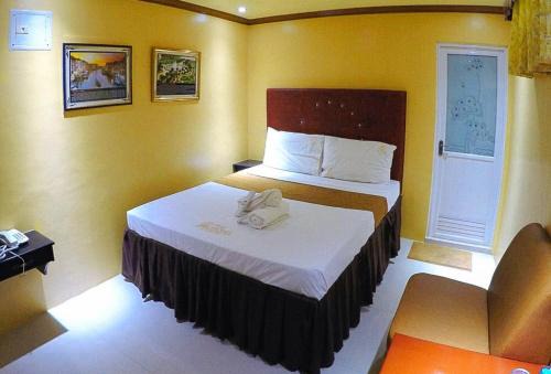 Tuguegarao Hotel | RedDoorz Plus @ Taj Hotel Tuguegarao