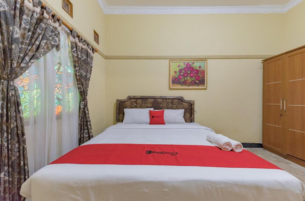 Tasikmalaya Hotel | RedDoorz Syariah at Bumi Eyang Enin Homestay Tasikmalaya