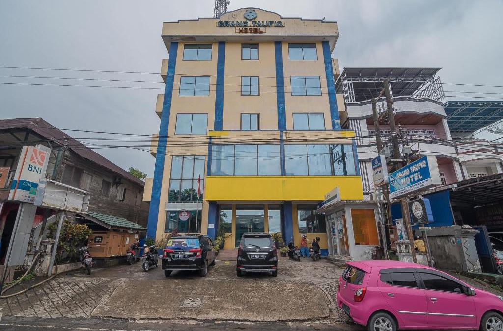 Tarakan Hotel | RedDoorz Syariah at Grand Taufiq Tarakan