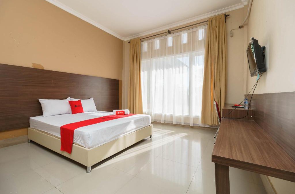 Bengkulu Hotel | RedDoorz Syariah At Hotel Putri Gading Bengkulu