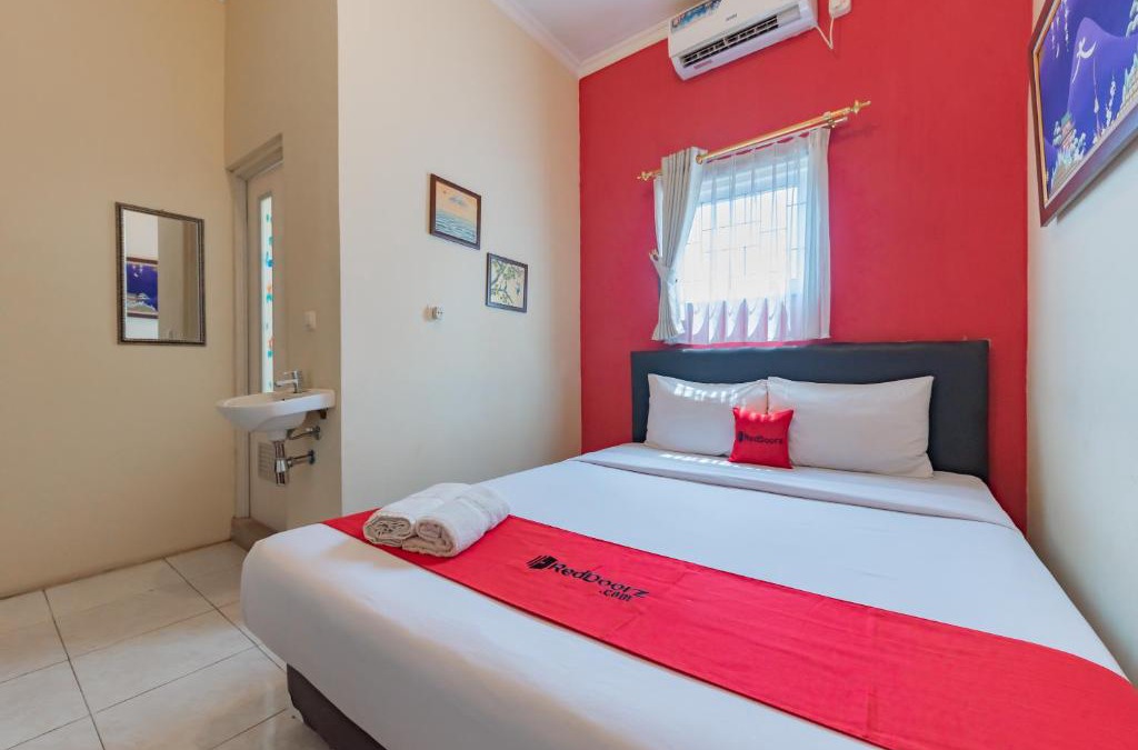 Garut Hotel | RedDoorz Syariah at Sudirman Street Garut