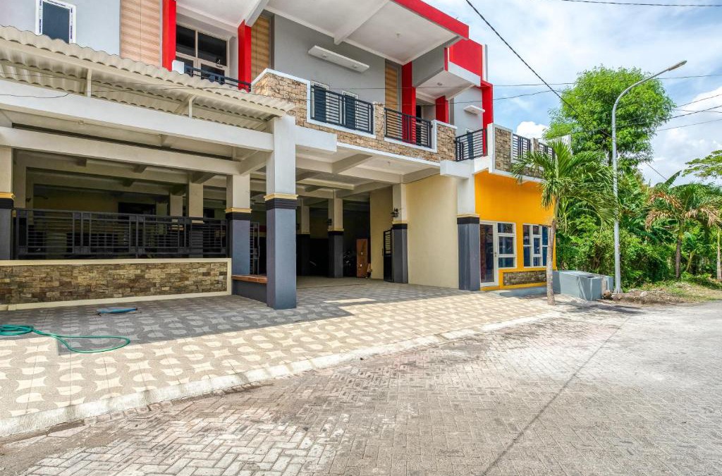 Surabaya House | RedDoorz Syariah @ Kertomenanggal Surabaya