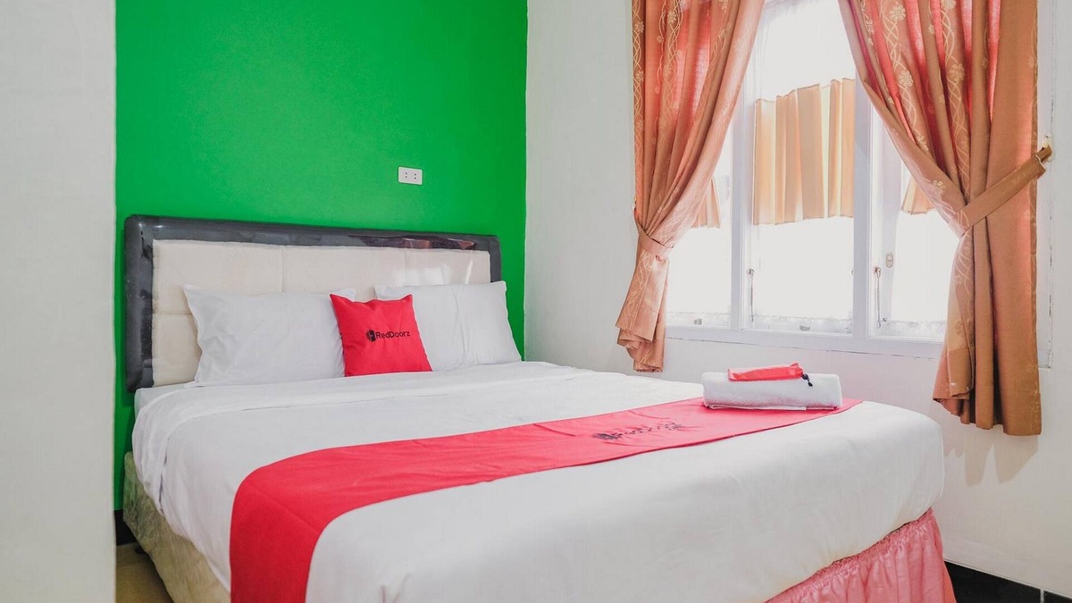 Gunung Sugih Hotel | RedDoorz Syariah near Kebun Raya Liwa