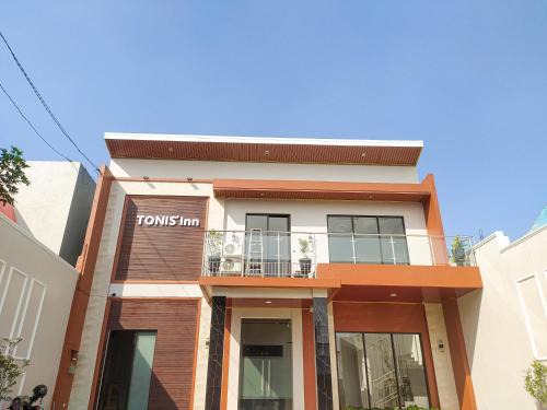 Tegal Hotel | RedDoorz Syariah near Alun Alun Tegal 2