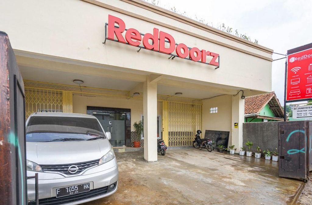 Pancawati House | RedDoorz Syariah near Exit Toll Ciawi