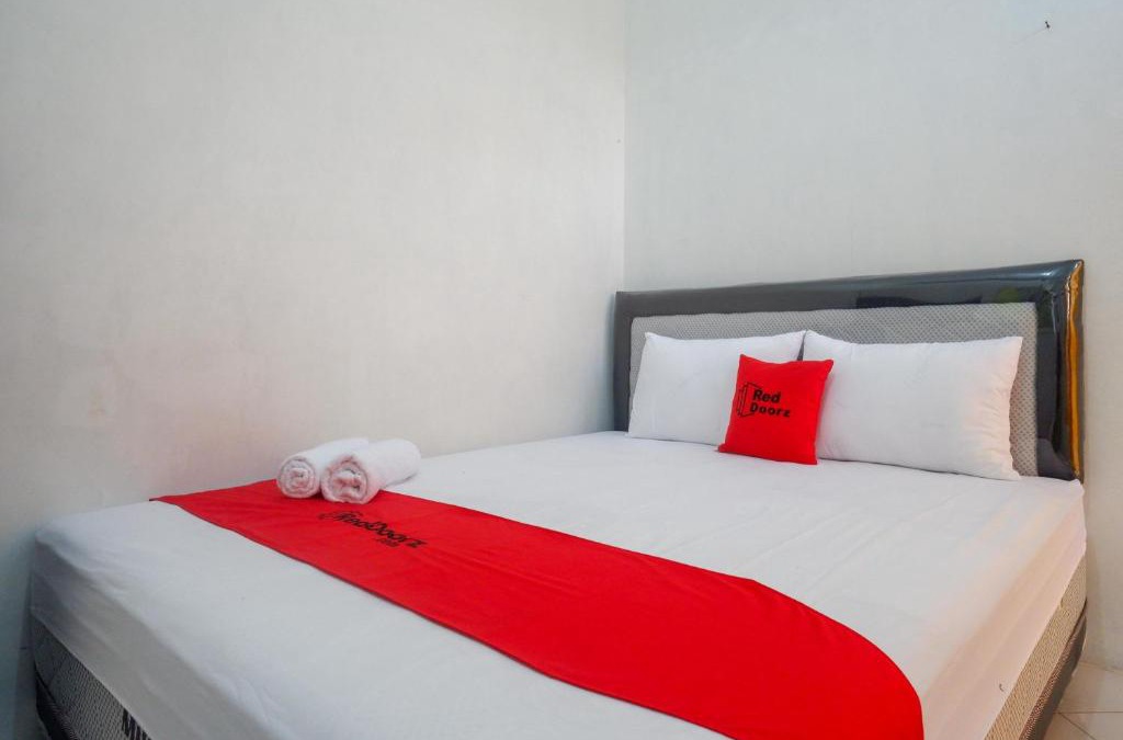 Surakarta Hotel | RedDoorz Syariah near Universitas Slamet Riyadi Solo