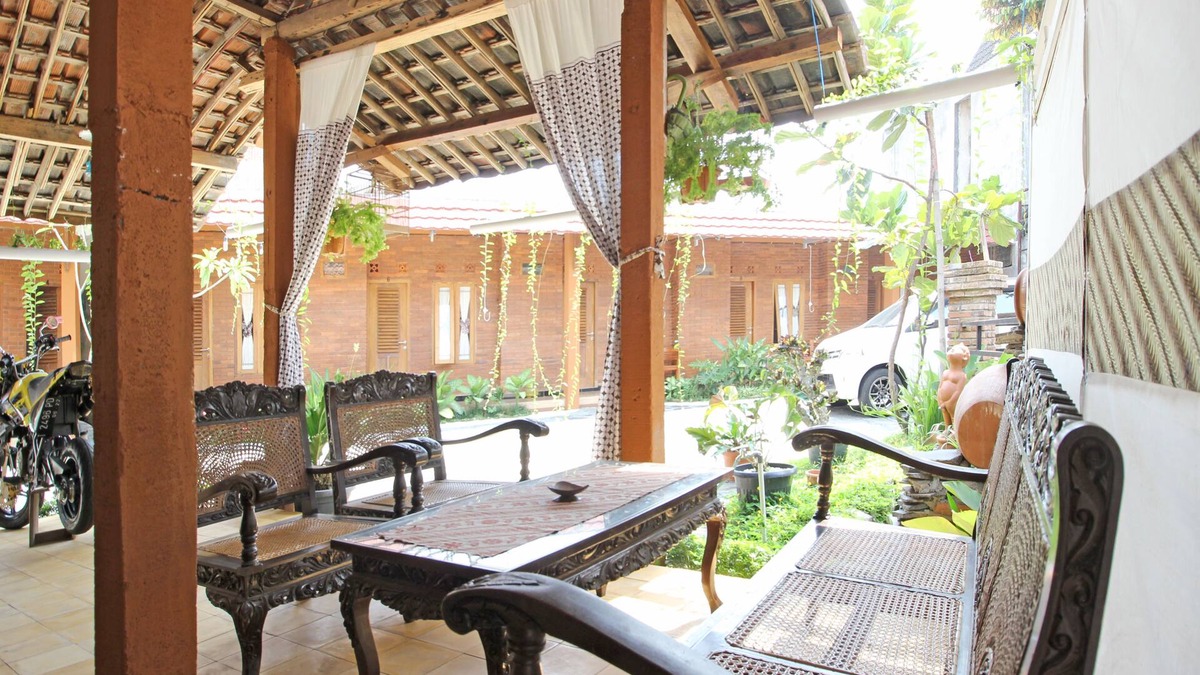 Mertoyudan Hotel | RedDoorz Syariah near Akmil Magelang