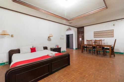 Sungai Pagu Hotel | RedDoorz Syariah near Kawasan Saribu Rumah Gadang Solok Selatan
