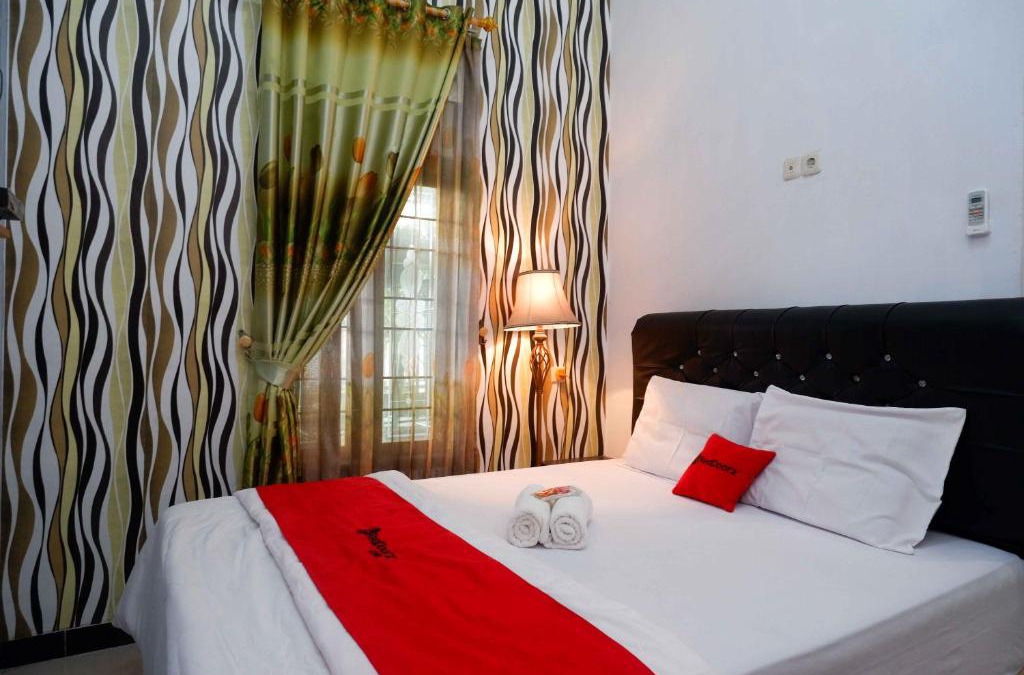 Tegal Hotel | RedDoorz Syariah near RS Mitra Siaga