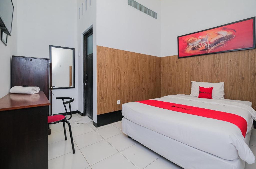 Tuban Hotel | RedDoorz Syariah near RSUD Tuban