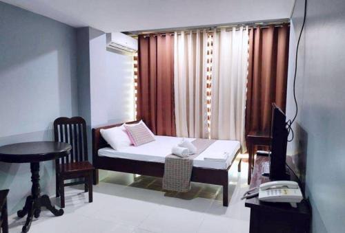 Vigan Hotel | RedDoorz @ Villa E Mansion
