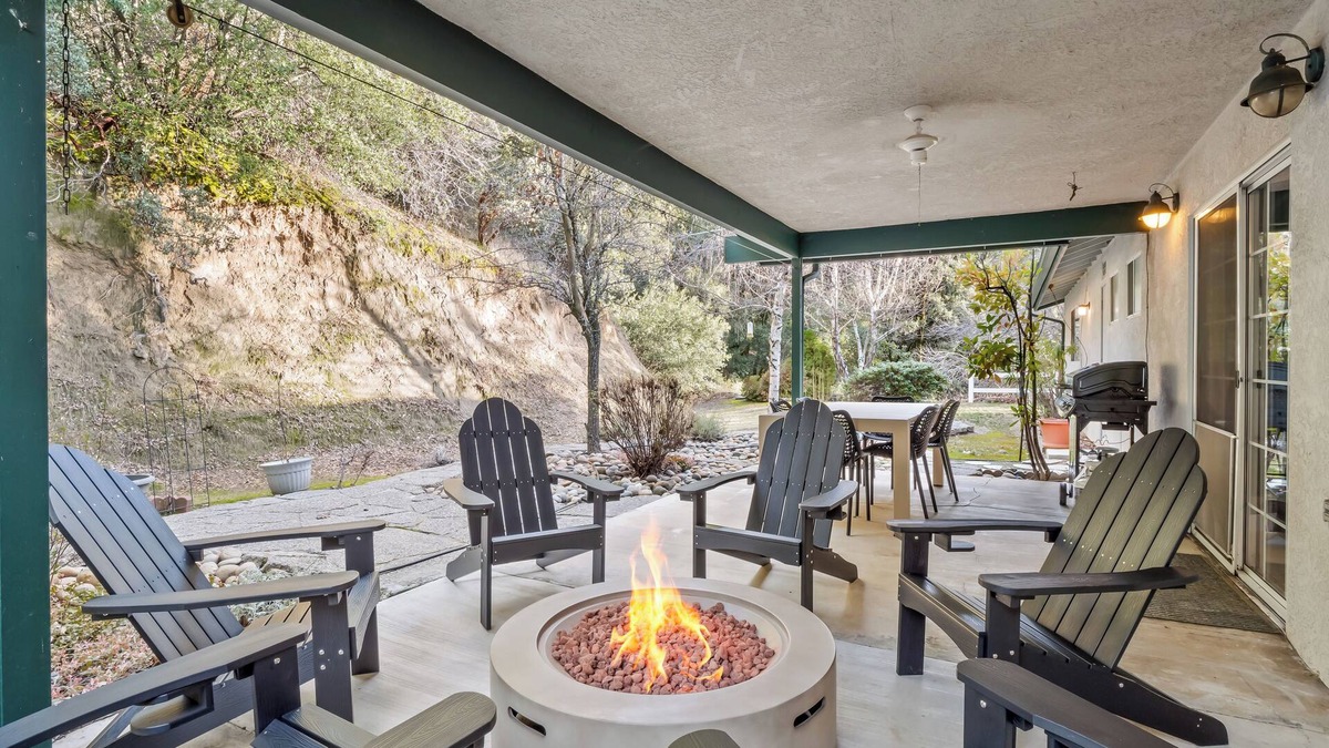 Ahwahnee House | Redesigned - Fire pit - BBQ - Sleeps 12 - King Bed
