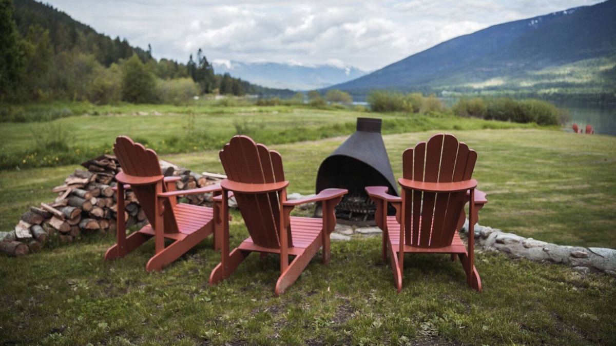 Central Kootenay Ski Chalet | Redfish Lakehouse - Lakefront & Dog Friendly - 3 bedroom/2 bath