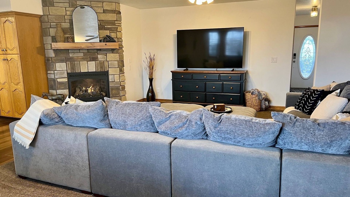 Spanish Fork House | RedHawk Retreat/nModern Hobby Farm Getaway