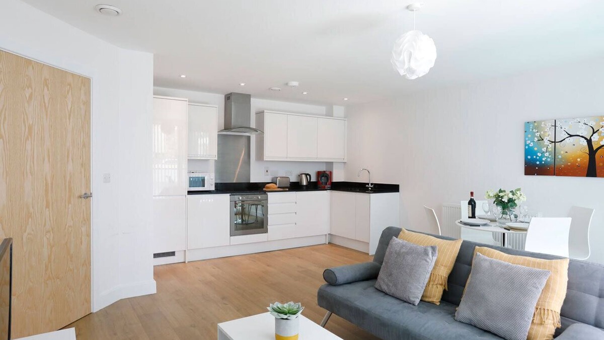 Redhill Apartment | Redhill Queensgate Apartment A