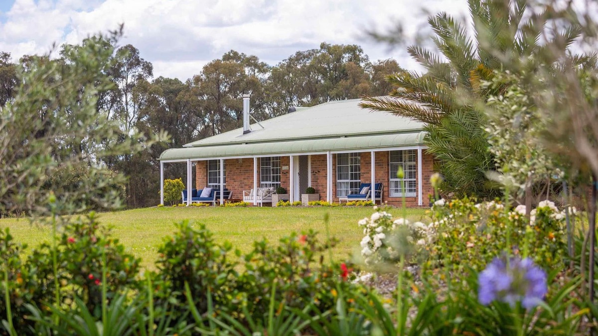 Nulkaba Cottage | Redims Hill Cottage - Renovated 3 bedroom cottage on working farm