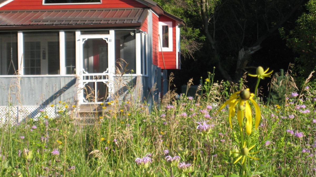 Redpath Cottage | Redpath Retreat- enjoy the quiet beauty of the prairie in this private cottage