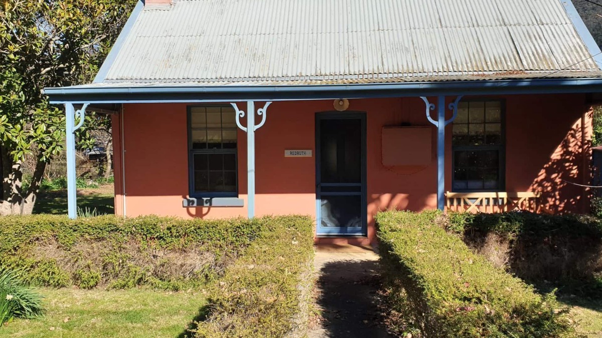 Wandiligong House | Redruth - 2 bedroom cottage situated in wandiligong