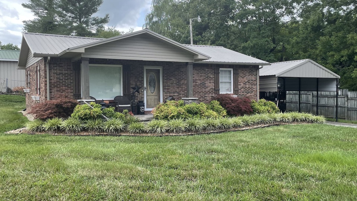 Oneida House | “Red’s House” located in Oneida city limits
