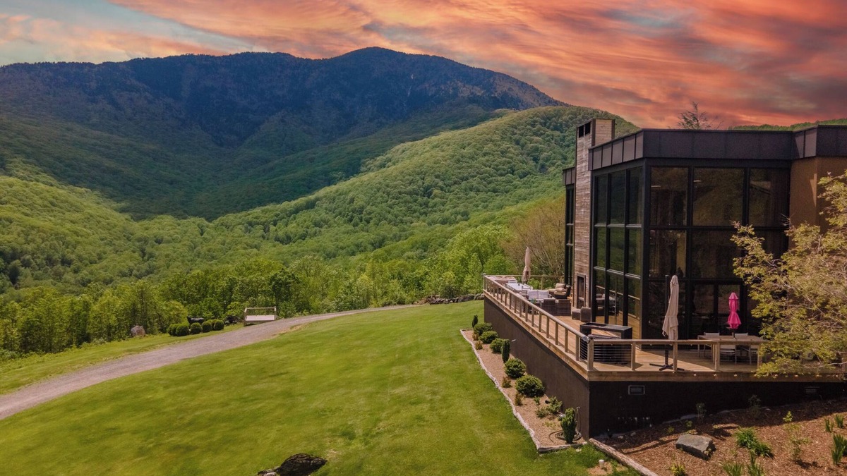Celo House | Redstone Mansion - Luxury Mountaintop Views of Pisgah National Forest